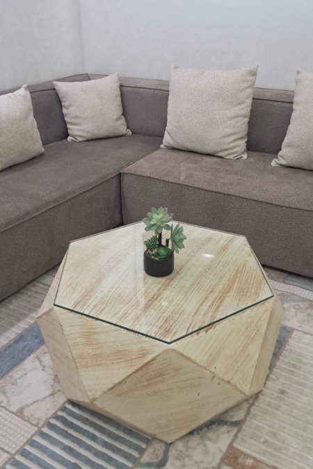 طاولة سداسية هندسية مع زجاج – فيبر سمنت (80×40)