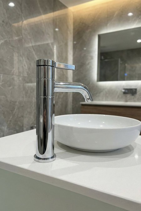 حنفية مغسلة كروم لامع