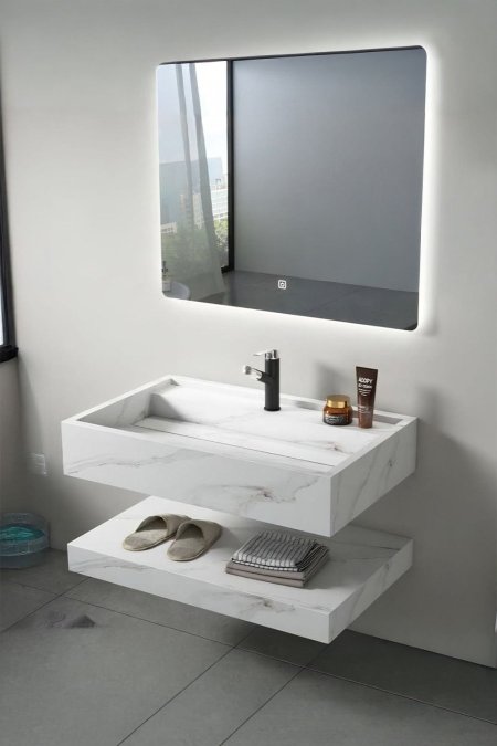 مغسلة حمّام عائمة رخامي أبيض – حوض مدمج مع رف سفلي + مرآة LED