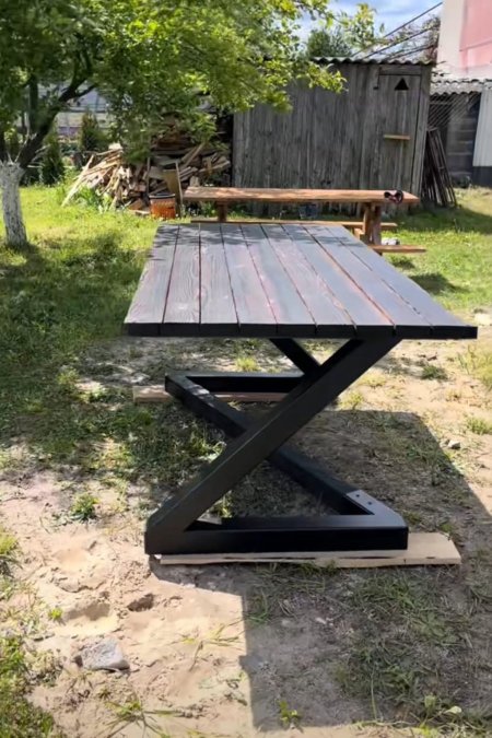 طاولة حديد قاعدة X مع سطح خشب (XTable)