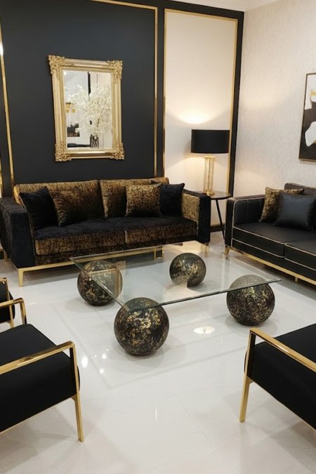 طاولة وسط زجاج مع كرات