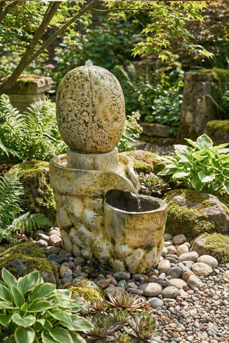 نافورة الأناناس الحجرية – (1×0.50م)