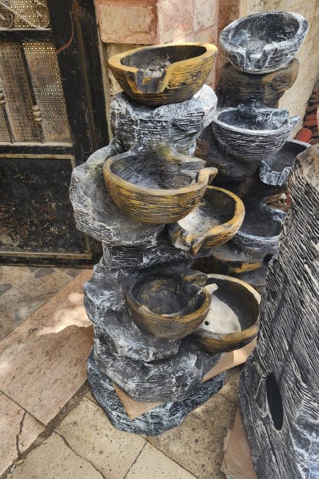 نافورة الشلال الصخري (4 جاطات) – ذهبي معتّق مع أسود رخامي