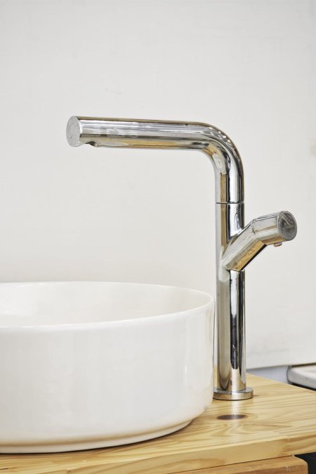 حنفية مغسلة كروم طويلة بتصميم دائري