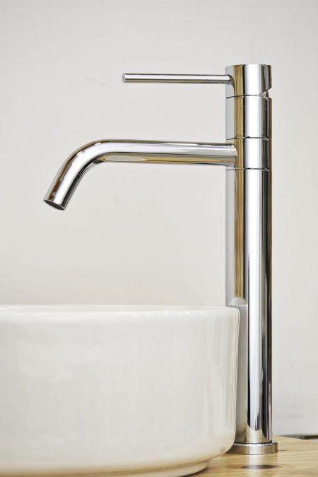 حنفية مغسلة كروم طويلة بتصميم دائري