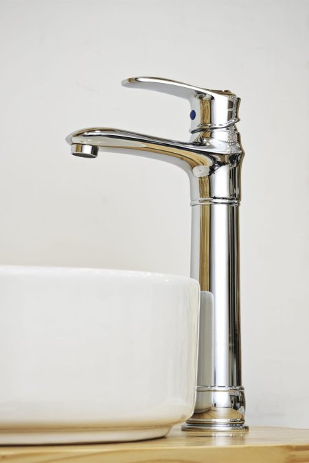 حنفية مغسلة كروم طويلة بتصميم كلاسيكي