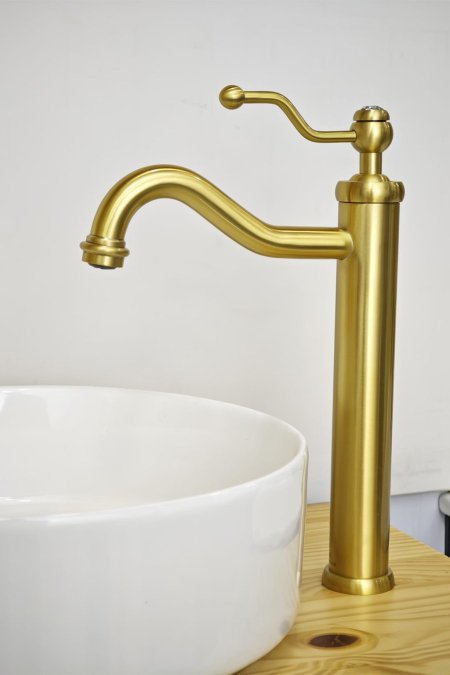 حنفية مغسلة روز غولد طويلة بتصميم منحني