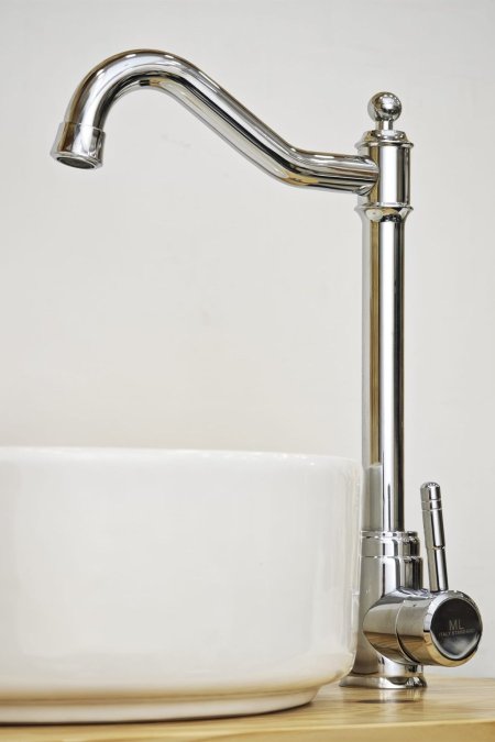 حنفية مغسلة كروم طويلة بتصميم كلاسيكي فاخر