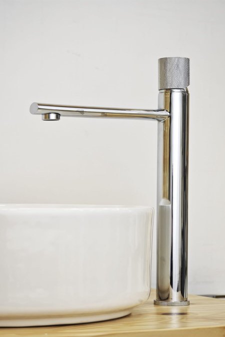 حنفية مغسلة أرضية كروم بتصميم أسطواني عصري