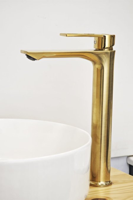 حنفية مغسلة أرضية ذهبي معتّق بتصميم هندسي فاخر