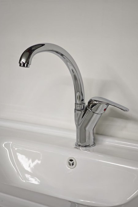 حنفية مغسلة كروم بتصميم منحني كلاسيكي