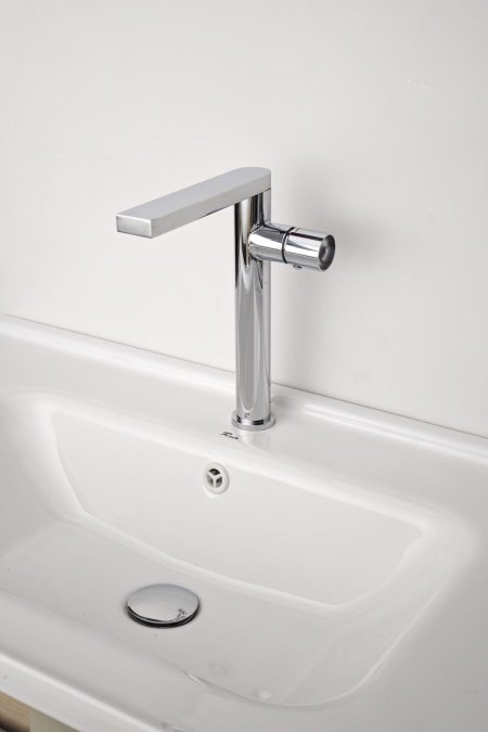 حنفية مغسلة كروم بتصميم هندسي عصري