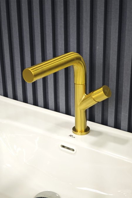 حنفية مغسلة ذهبي مطفي بتصميم هندسي عصري