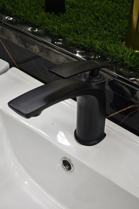 حنفية مغسلة أسود مطفي بتصميم انسيابي عصري