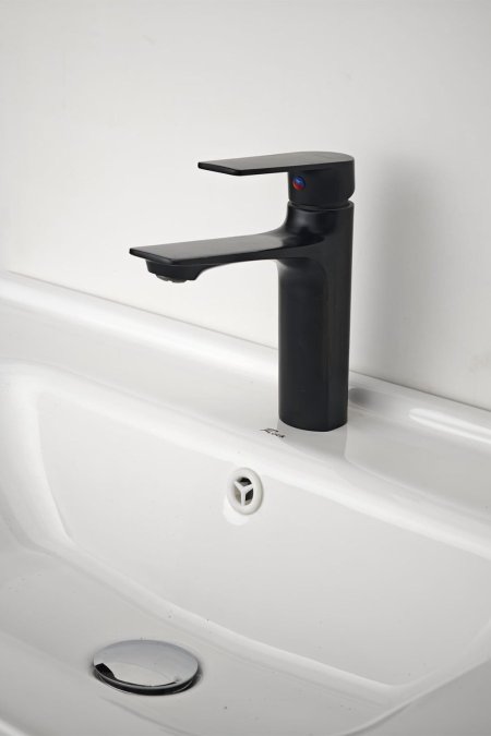 حنفية مغسلة أسود مطفي بتصميم هندسي عصري