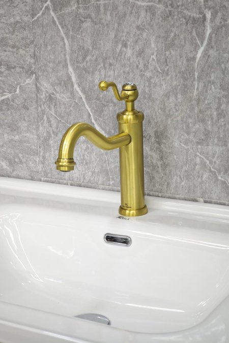 حنفية مغسلة ذهبية مطفية بتصميم كلاسيكي أنيق