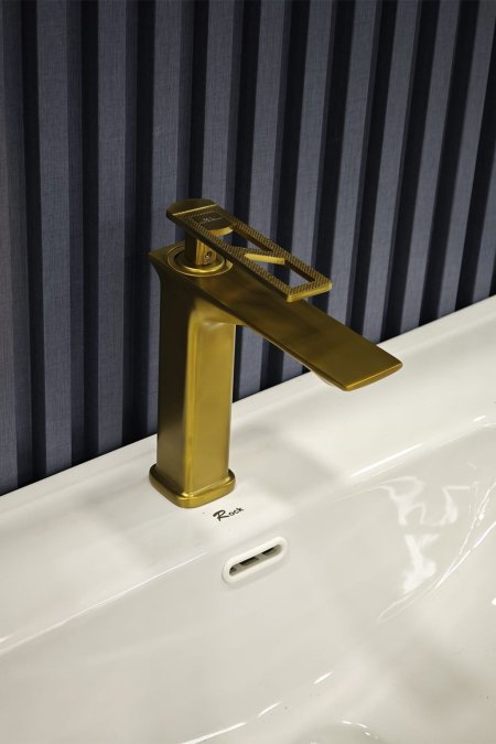 حنفية مغسلة ذهبي معتّق بتصميم هندسي فاخر