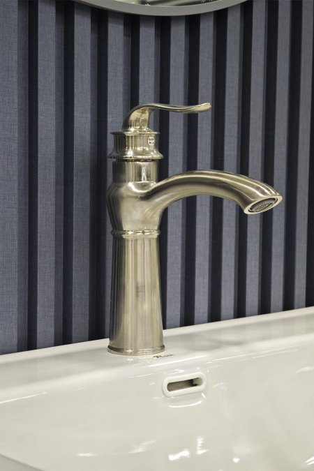 حنفية مغسلة فضي معتّق بتصميم كلاسيكي فاخر