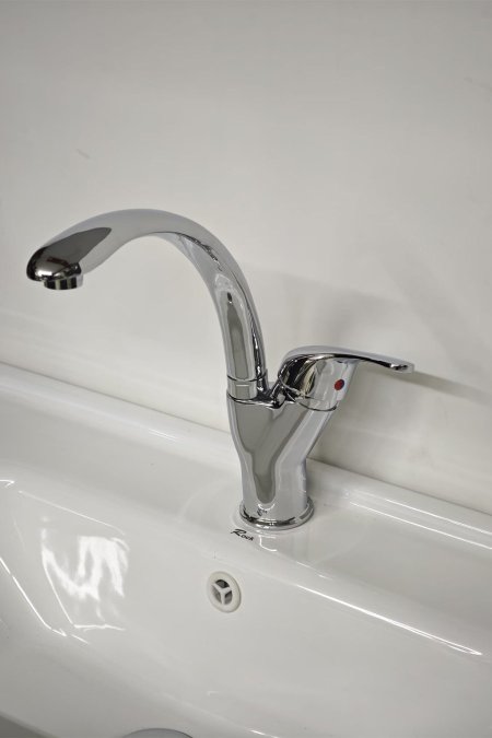 حنفية مغسلة كروم بتصميم منحني كلاسيكي