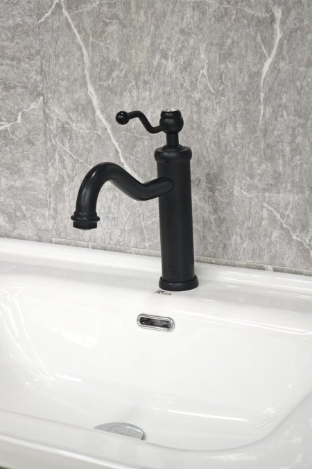 حنفية مغسلة أسود مطفي بتصميم كلاسيكي فاخر