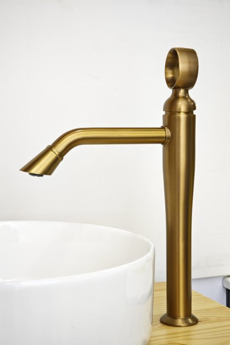 حنفية مغسلة أرضية ذهبي معتّق بتصميم فاخر ومقبض دائري