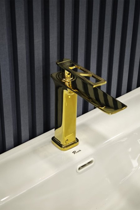 حنفية مغسلة ذهبية لامعة بتصميم فاخر وذراع ديكوري