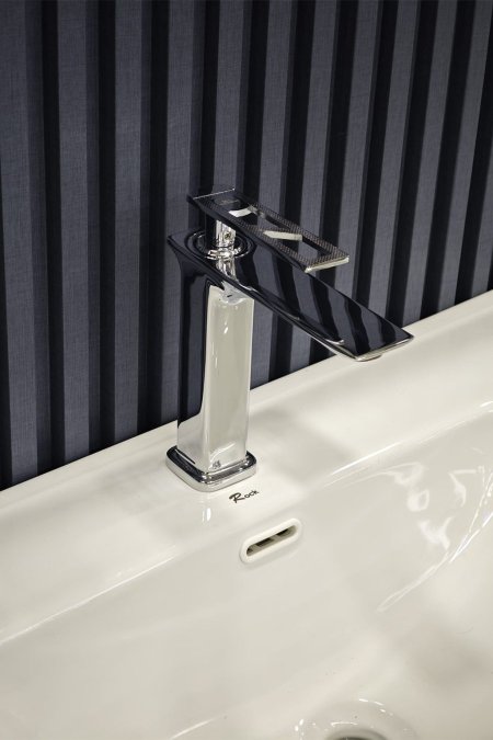 حنفية مغسلة كروم لامع بتصميم فاخر وذراع ديكوري