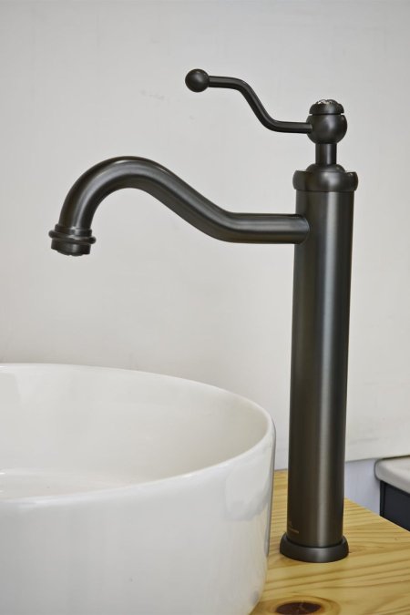 حنفية مغسلة أرضية رمادي غرافيت بتصميم كلاسيكي فاخر