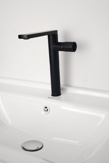 حنفية مغسلة أسود مطفي بتصميم عصري هندسي