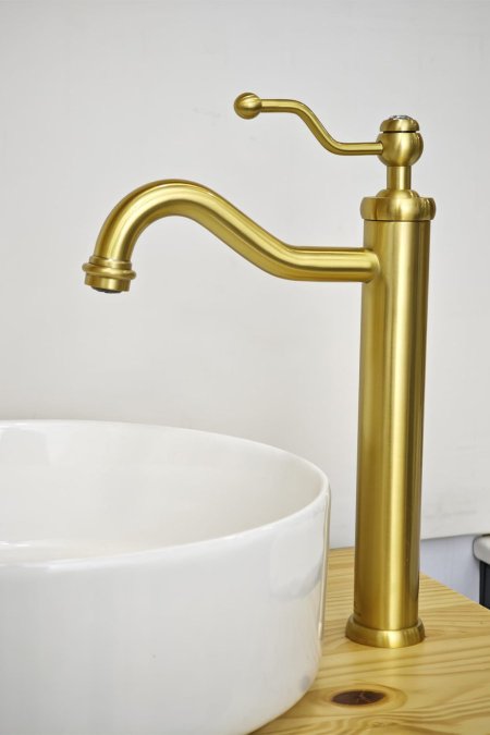 حنفية مغسلة أرضية ذهبي معتّق بتصميم كلاسيكي فاخرحنفية مغسلة أرضية ذهبي معتّق بتصميم كلاسيكي فاخر