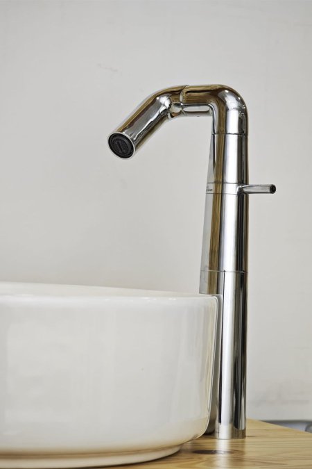 حنفية مغسلة أرضية كروم لامع بتصميم عصري أسطواني