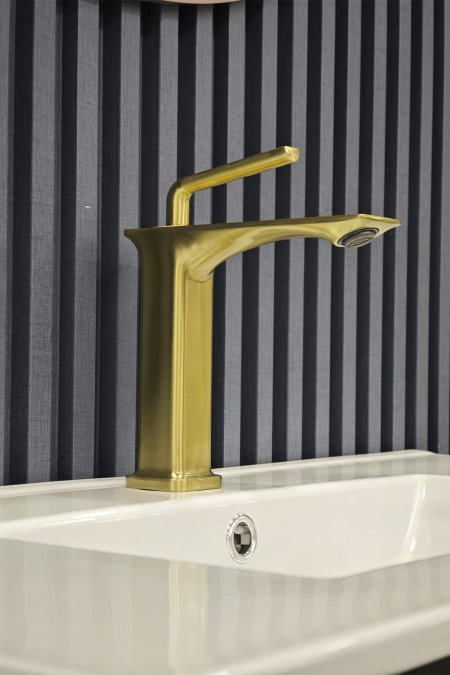 حنفية مغسلة أرضية ذهبي معتّق بتصميم هندسي عصري