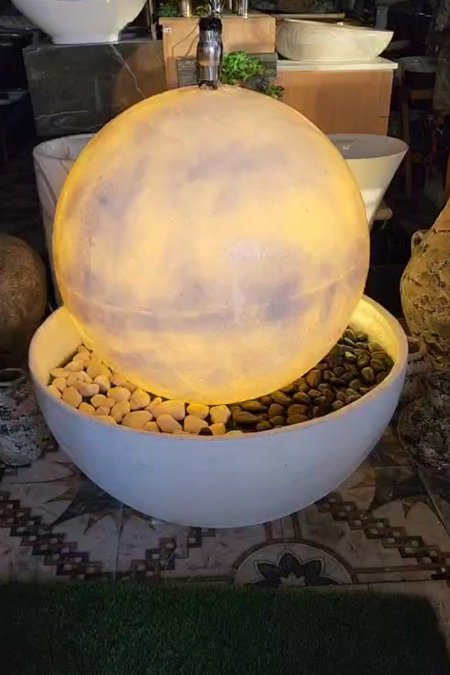 نافورة القمر المضيء