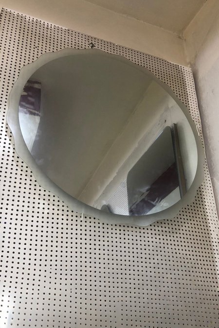 مراية دائرية كلاسيكية بإطار مموج أنيق