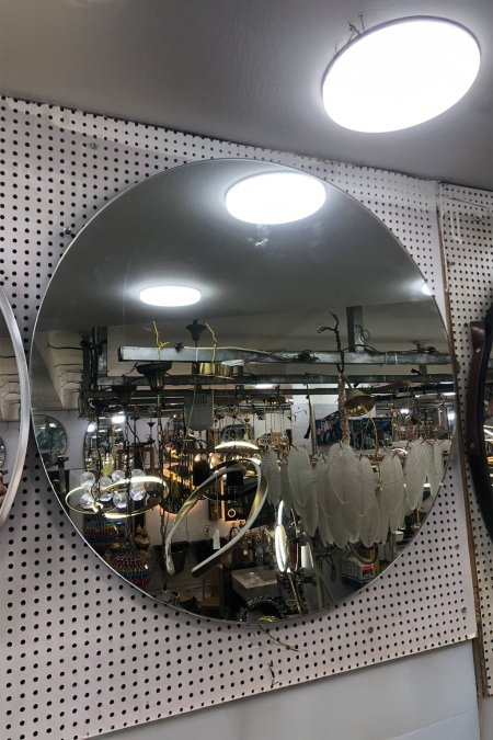 مرآة دائرية كلاسيكية