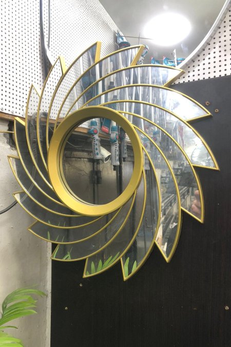 مرآة جدارية فاخرة بإطار ذهبي ديكوري