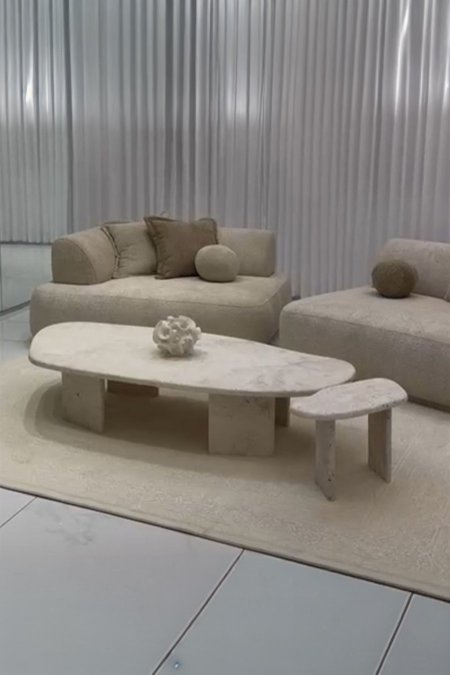 طاولة  الحجرية