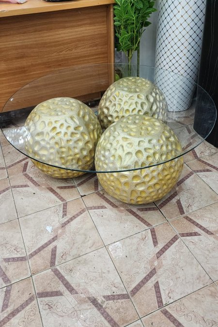 طاولة الكرات الذهبية