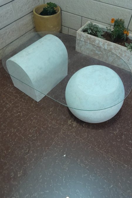 طاولة هاف مون زجاجية