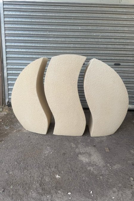 قوّارة حجرية بتصميم موجات فنية