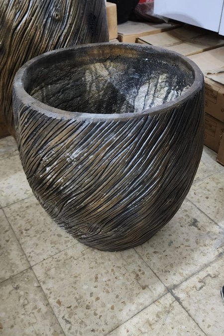 قوّارة فخّار بتصميم مميّز بخطوط مائلة