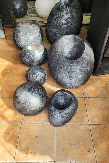 قوّارات حجرية كروية فاخرة