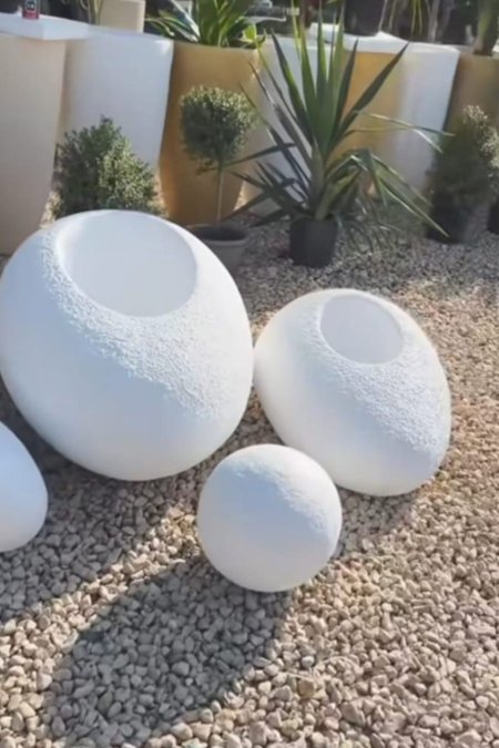 قوّارة حجرية بتصميم بيضاوي عصري