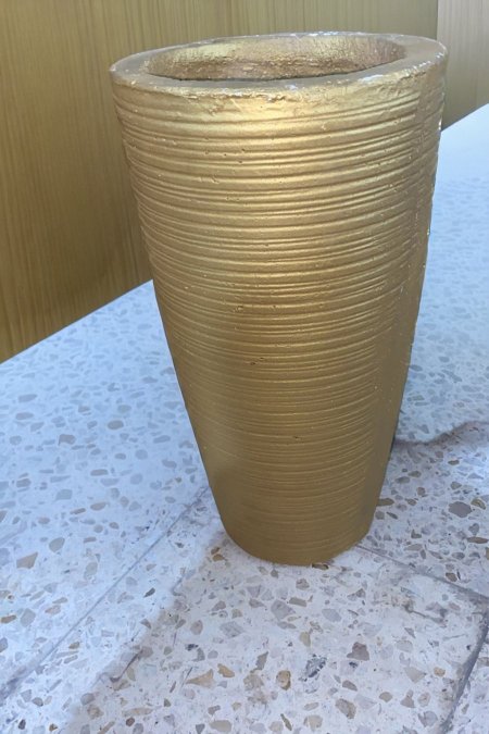 قوّارة فايبر ذهبي بخطوط أنيقة