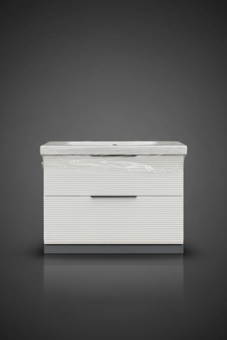 خزانة خشب أبيض بخطوط أفقية عصرية