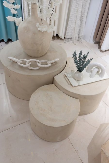 ⚪ طقم طاولات حجرية دائرية