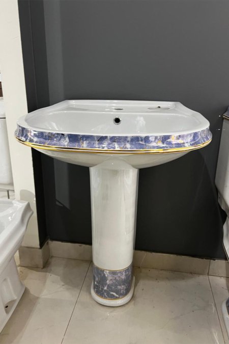 مغسلة ستاند رخامية بلمسات ذهبية