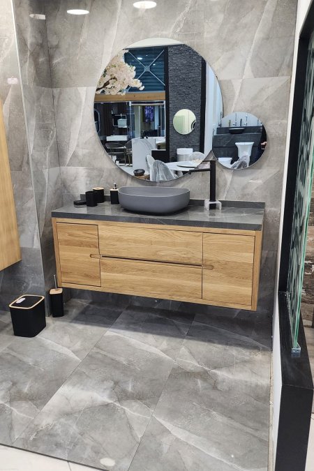 مغسلة خشب معلّقة مع حوض رمادي مودرن