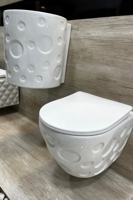 مرحاض تعليق – تصميم دوائر بارزة