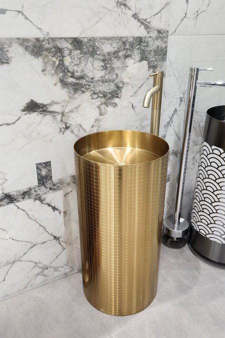 مغسلة ستاند ستانلس ذهبية – نقش مربعات